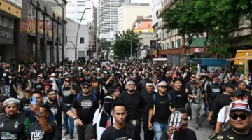 Puluhan Ribu Massa Desak Anwar Ibrahim Mundur, Ekonomi Malaysia Jadi Sorotan