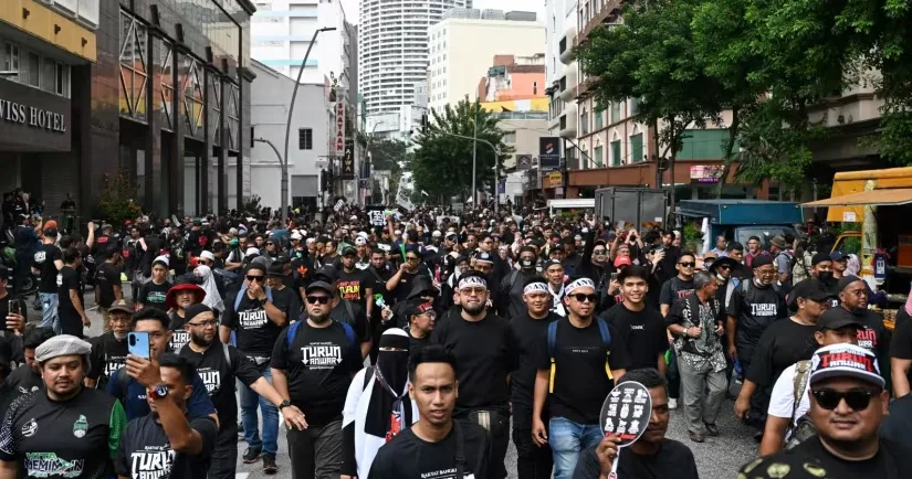 Puluhan Ribu Massa Desak Anwar Ibrahim Mundur, Ekonomi Malaysia Jadi Sorotan