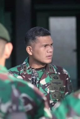 Danyonbekang 1 Kostrad Gelar Jam Komandan Dengan Berbagi Kebahagiaan Berikan Tali Asih dan Seragam Olahraga kepada Prajurit