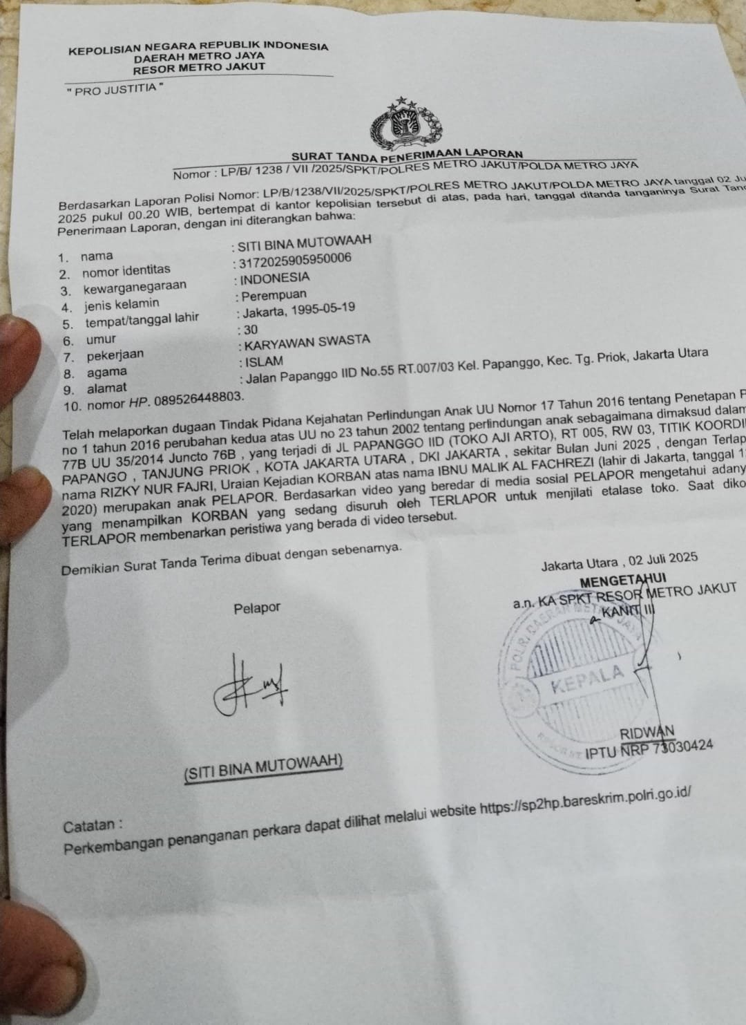 Miris! Viral Video Bocah Jilat Etalase Kotor, Pelaku Dilaporkan? - Teropong Rakyat