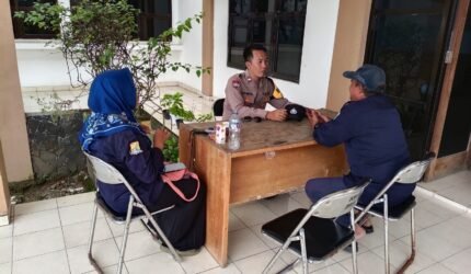 Bhabinkamtibmas Pulau Kelapa Sambang Tokoh Masyarakat, Bersinergi Cegah Premanisme - Teropong Rakyat