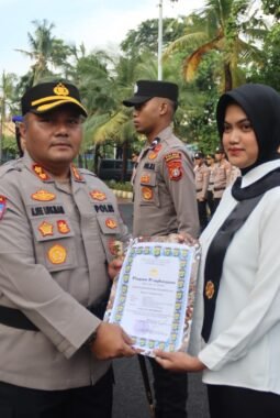 Polres Kepulauan Seribu Berikan Penghargaan kepada 16 Personel Berprestasi, Bentuk Apresiasi dan Motivasi