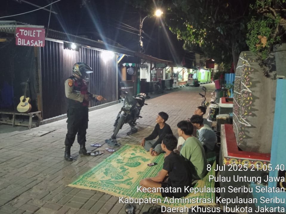 Patroli Malam Perintis Presisi Polsek Kepulauan Seribu Selatan, Himbau Warga Tidak Judi Online dan Jaga Kamtibmas
