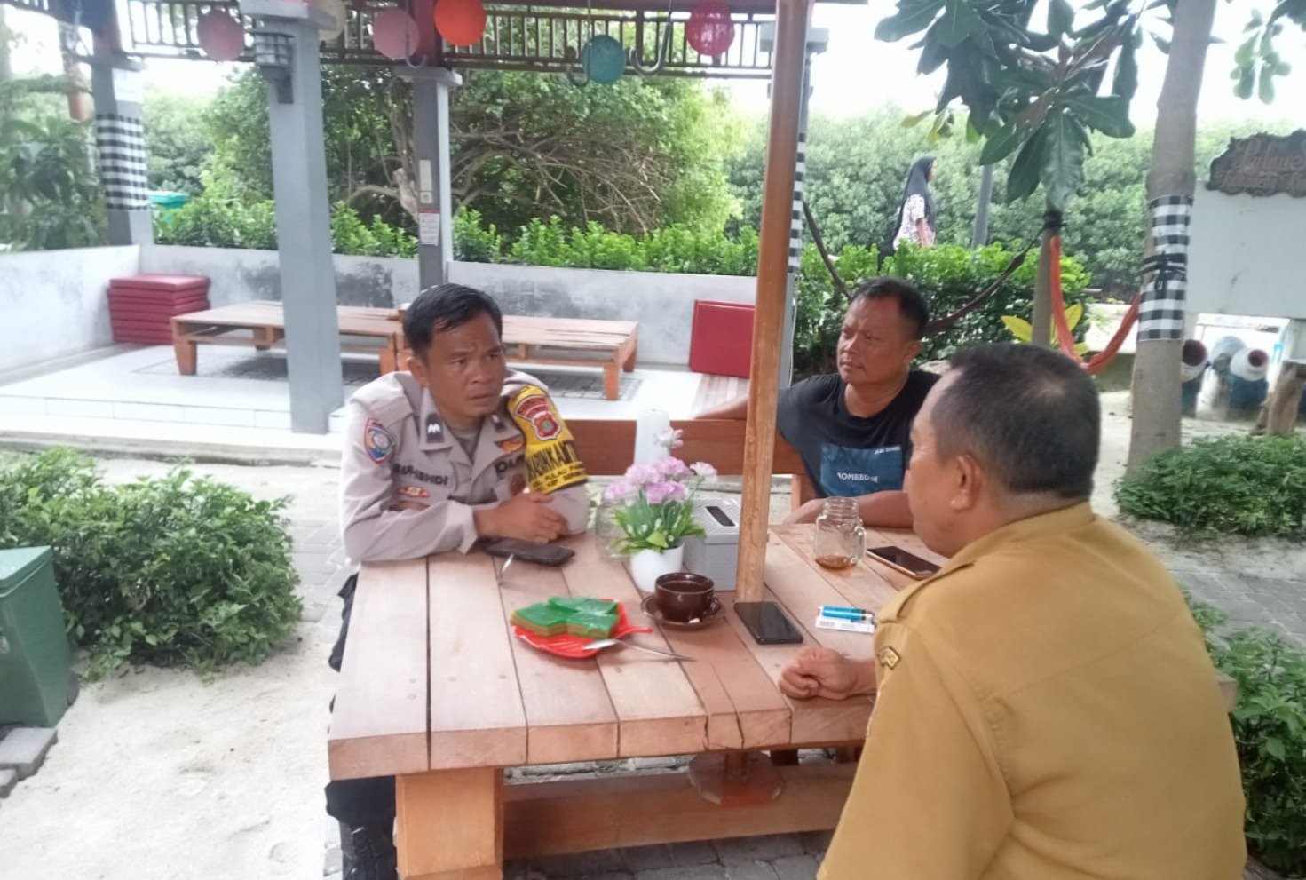 Cegah Premanisme, Bhabinkamtibmas Pulau Panggang Sambang Tokoh Masyarakat