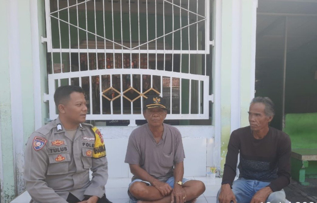 Cegah Premanisme, Bhabinkamtibmas Pulau Lancang Sambang Tokoh Masyarakat Ajak Warga Jaga Kamtibmas