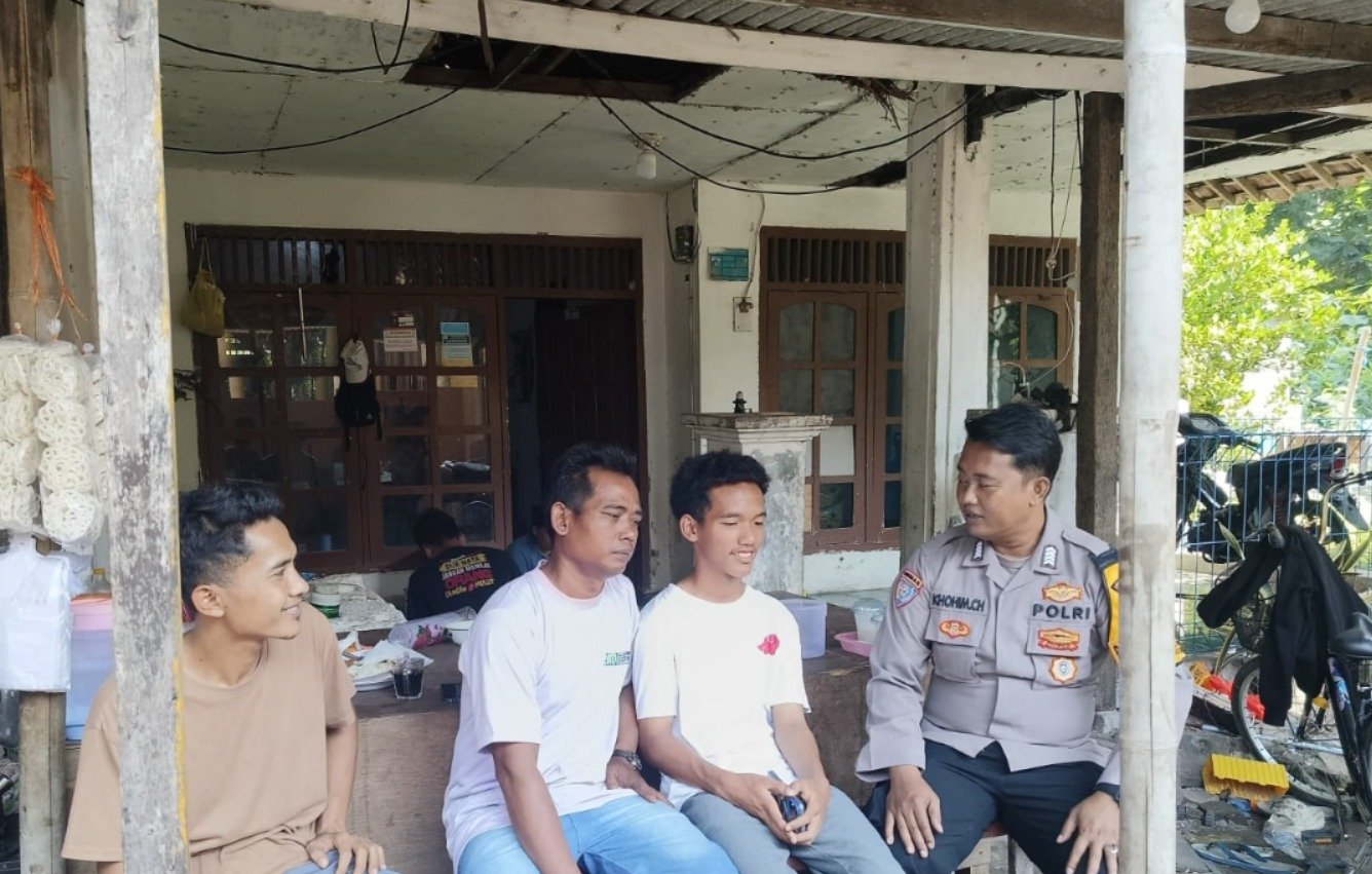 Bhabinkamtibmas Pulau Pari Sambang Tokoh Masyarakat, Ajak Warga Jaga Kamtibmas