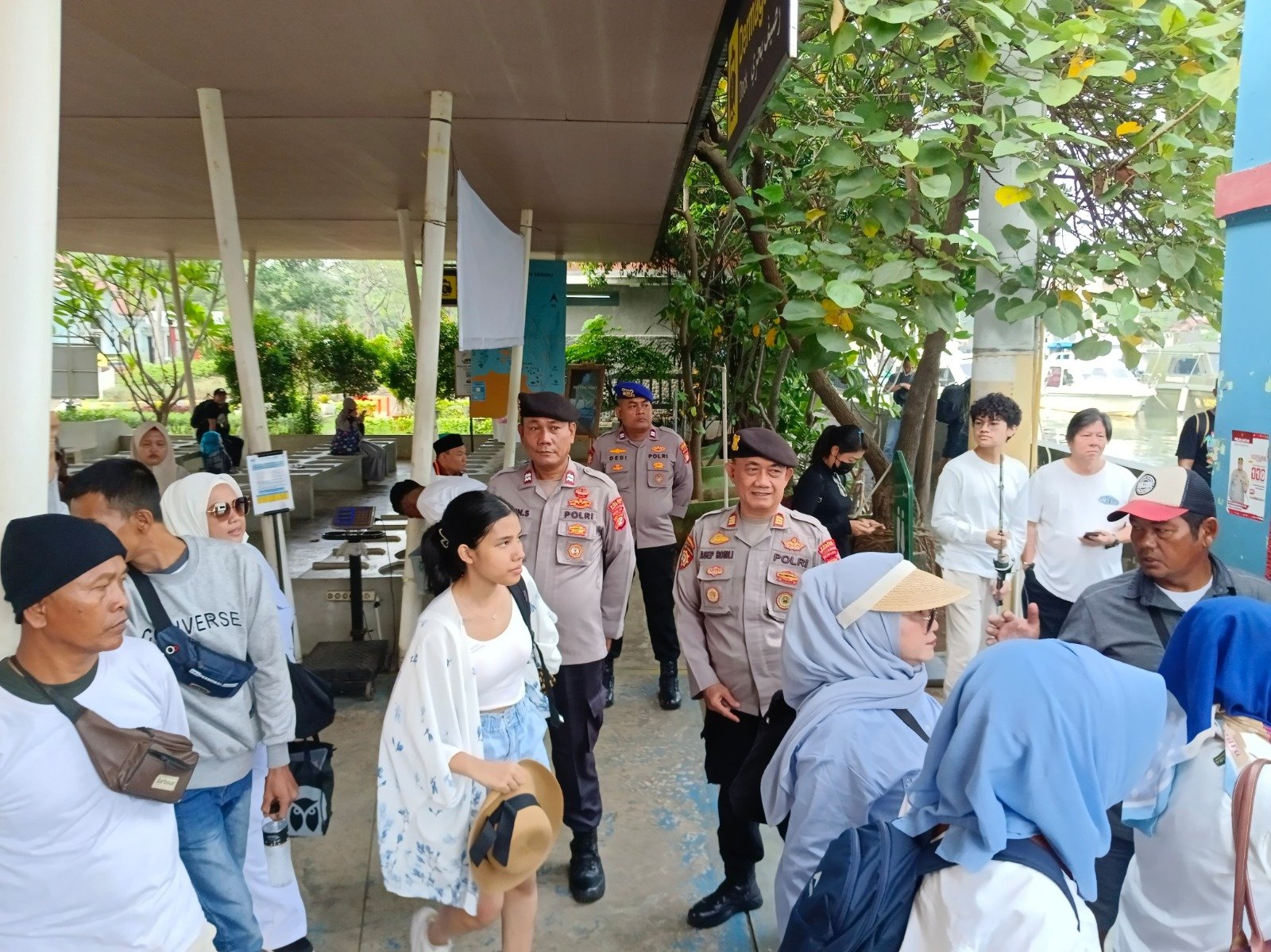 Polisi Humanis: Polres Kepulauan Seribu Bersama TNI dan Instansi Terkait Amankan Keberangkatan Wisatawan di Marina Ancol