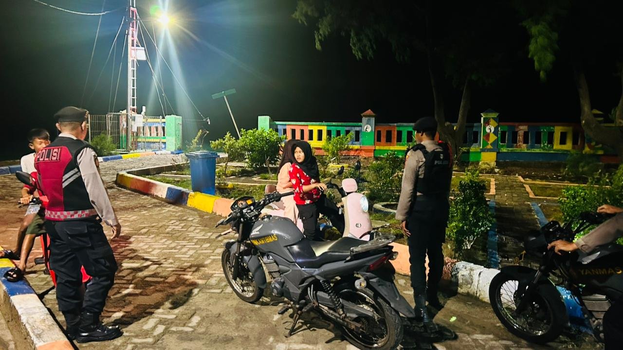 Polisi Humanis Patroli Malam di Kepulauan Seribu Utara, Imbau Warga Jauhi Judi Online