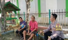 Polisi Humanis, Bhabinkamtibmas Pulau Kelapa Sambang Tokoh Masyarakat Ajak Warga Jaga Keamanan dan Tolak Judi Online