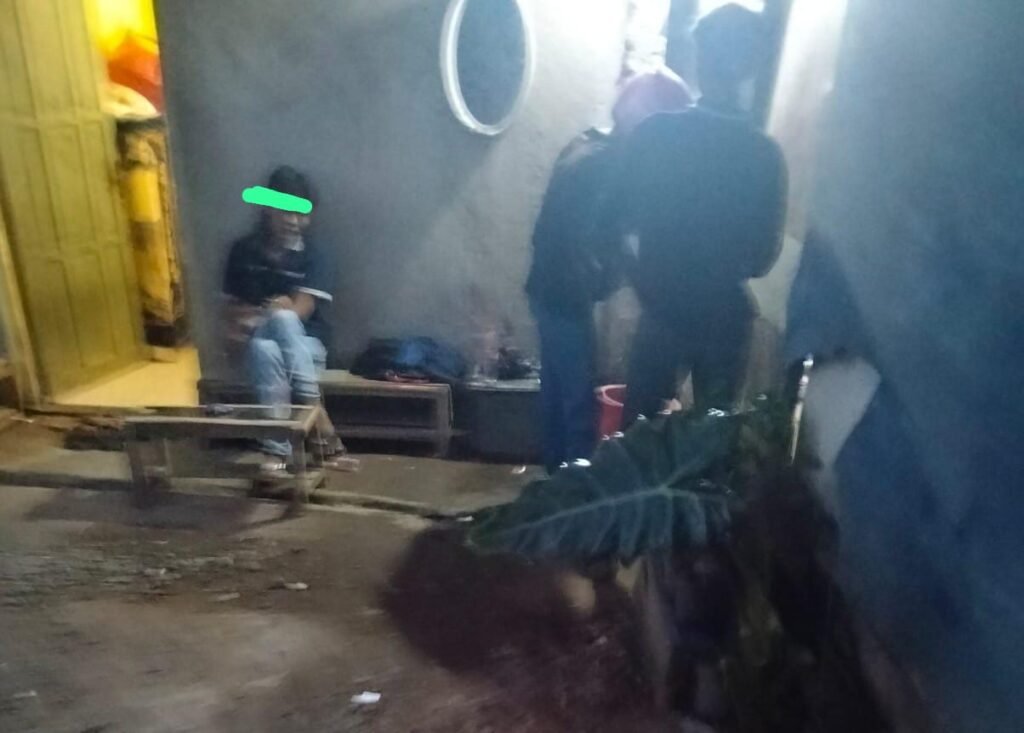 Portal Berita Indonesia dan Dunia Terkini Hari Ini, Update Harian Terbaru, Terlengkap, Tajam, Aktual dan Berimbang. Peredaran Obat Terlarang Berkedok Apotek di Karawang, Diduga Dibiarkan Aparat - Teropong Rakyat