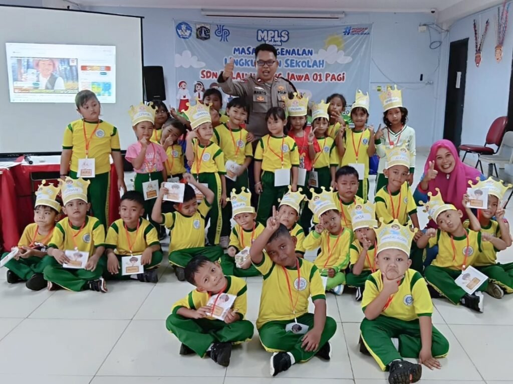 Polisi Sahabat Anak: Bhabinkamtibmas Pulau Untung Jawa Sosialisasi Bahaya Bullying kepada Siswa Baru SDN 01 PG - Teropong Rakyat