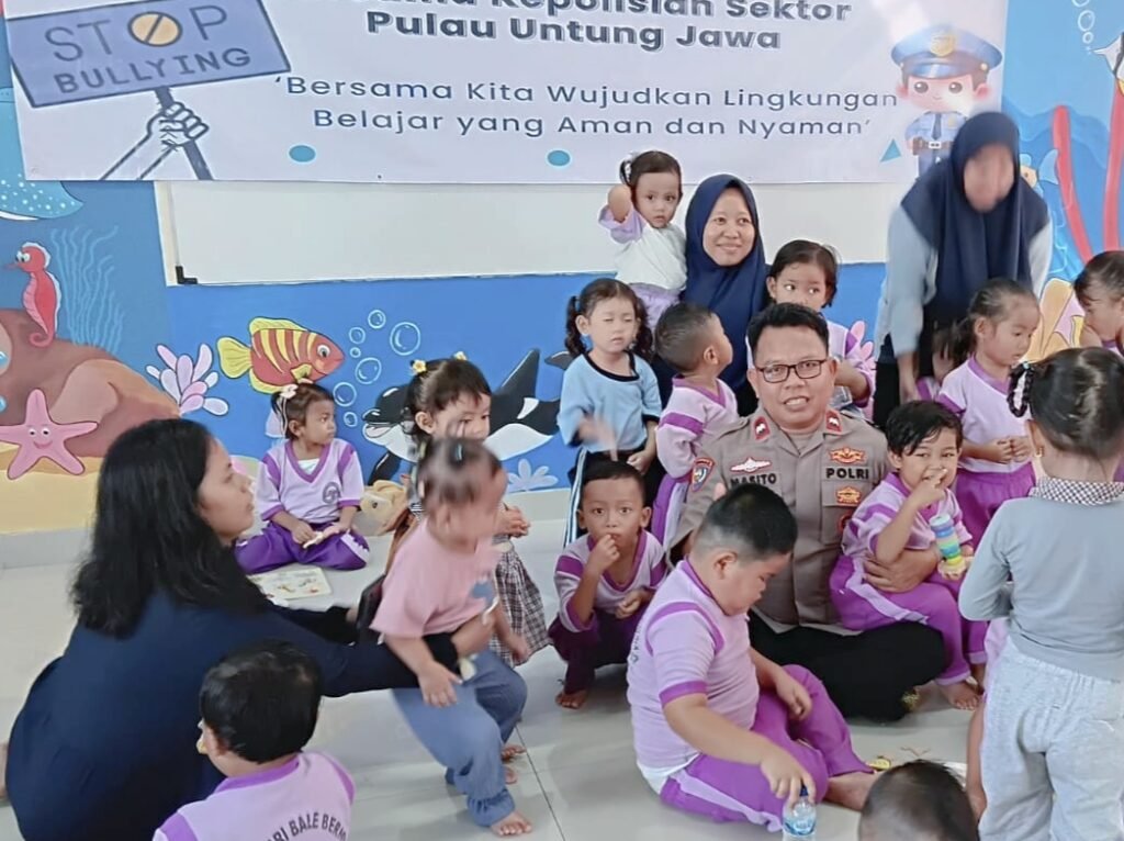 Portal Berita Indonesia dan Dunia Terkini Hari Ini, Update Harian Terbaru, Terlengkap, Tajam, Aktual dan Berimbang. Bhabinkamtibmas Pulau Untung Jawa Sosialisasikan Bahaya Bullying dan Etika kepada Siswa-Siswi PAUD - Teropong Rakyat