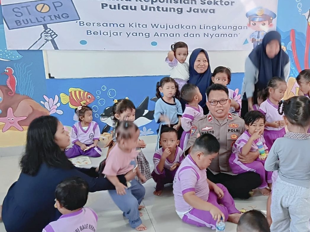 Bhabinkamtibmas Pulau Untung Jawa Sosialisasikan Bahaya Bullying dan Etika kepada Siswa-Siswi PAUD