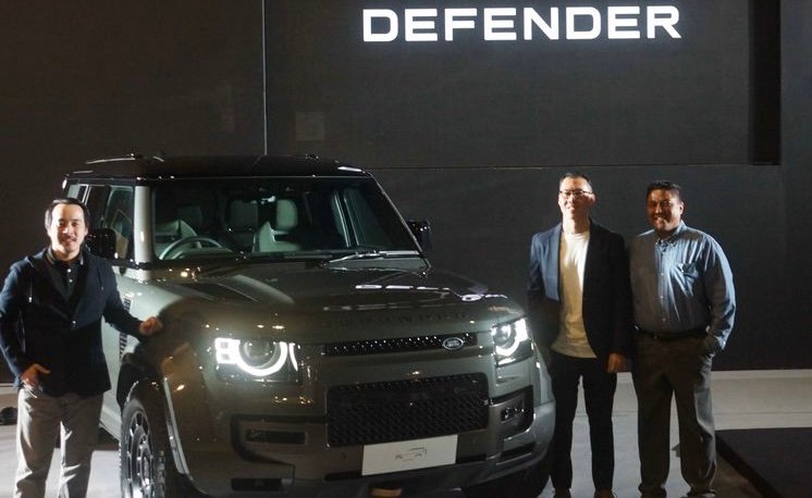 Portal Berita Indonesia dan Dunia Terkini Hari Ini, Update Harian Terbaru, Terlengkap, Tajam, Aktual dan Berimbang. Tonjolkan Tampilan Gahar, Land Rover Defender Octa Resmi Meluncur di Indonesia! - Teropong Rakyat