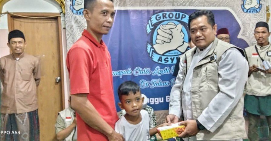 Portal Berita Indonesia dan Dunia Terkini Hari Ini, Update Harian Terbaru, Terlengkap, Tajam, Aktual dan Berimbang. Dalam Rangka Memperingati 10 Muharam Tahun 1447 Hijriah, Komunitas Grup Asik Berbagi Kebahagiaan Bersama Yatim Piatu - Teropong Rakyat