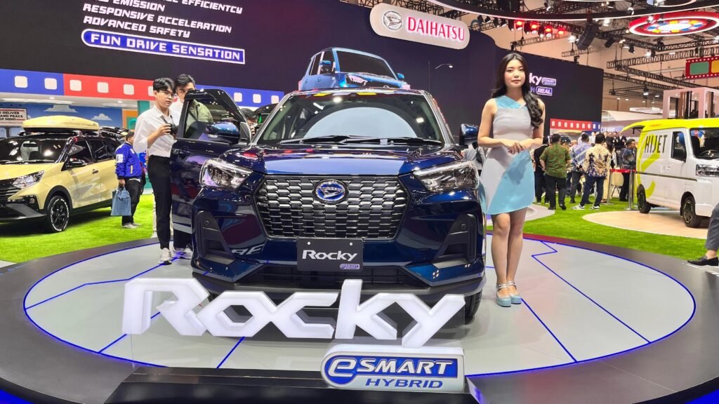 Daihatsu Rocky Hybrid Sukses Bukukan 580 SPK Pada GIIAS 2025 - Teropong Rakyat
