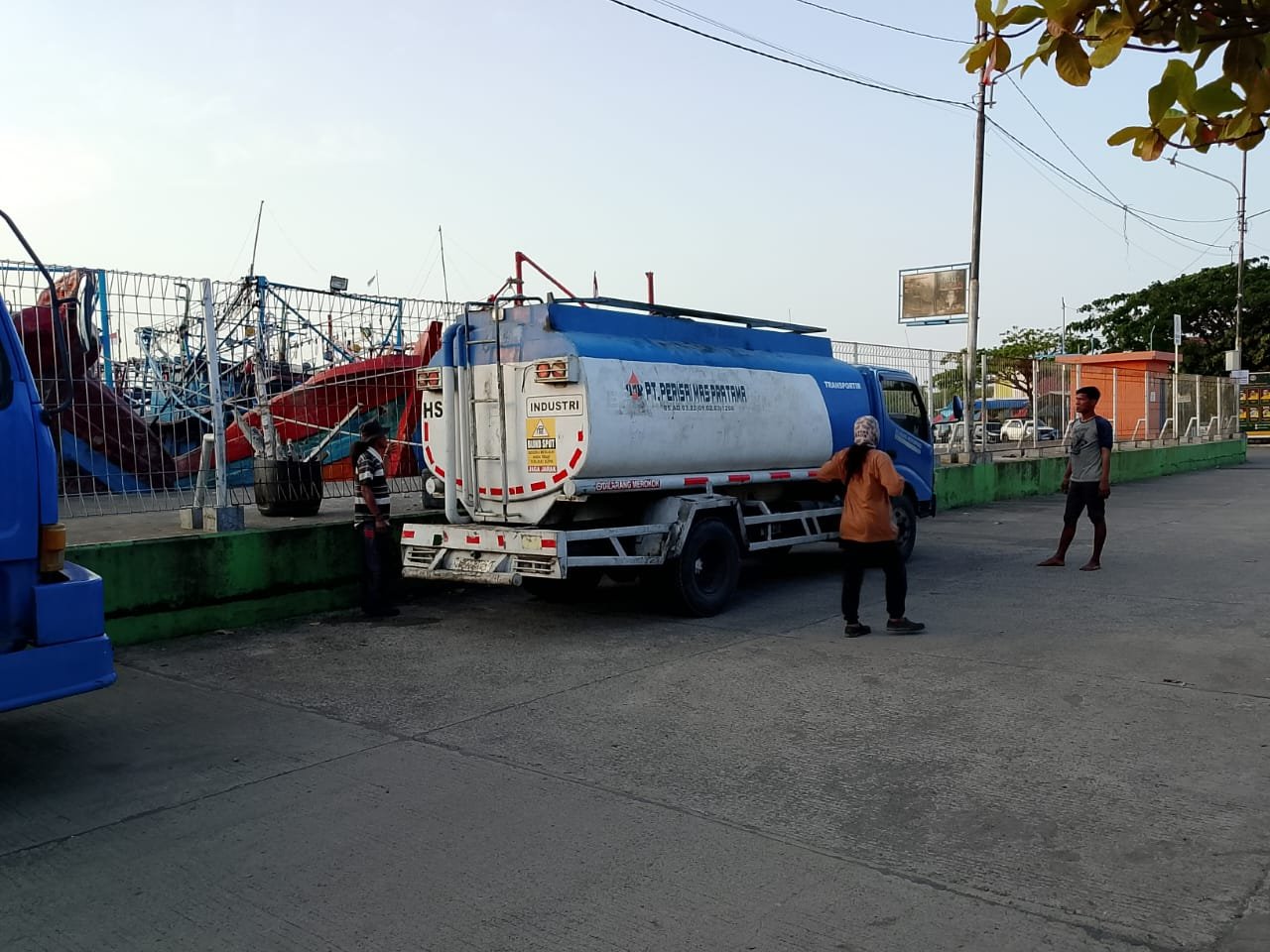 Aroma Solar Subsidi di Kejawanan: PT PMP Diduga Suplai BBM untuk Perusahaan Kapal - Teropong Rakyat