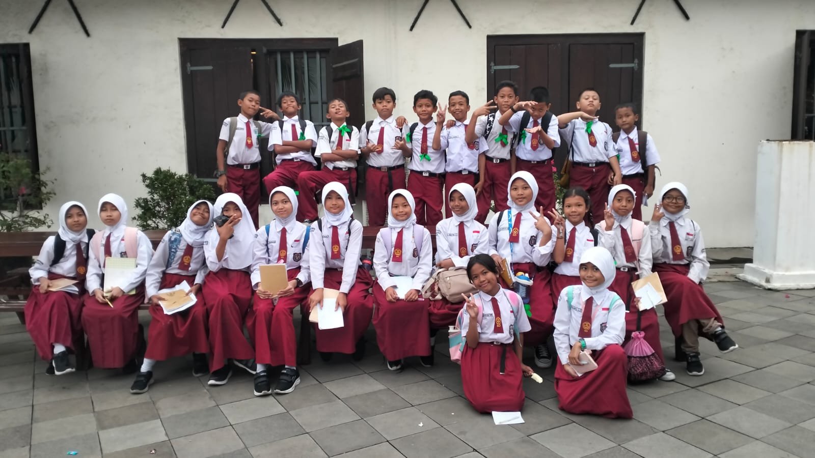 SDN Semper Timur 01 Gelar Outing Class: Edukasi Anti-Cyber Bullying dan Wisata Sejarah ke Museum Bahari - Teropong Rakyat