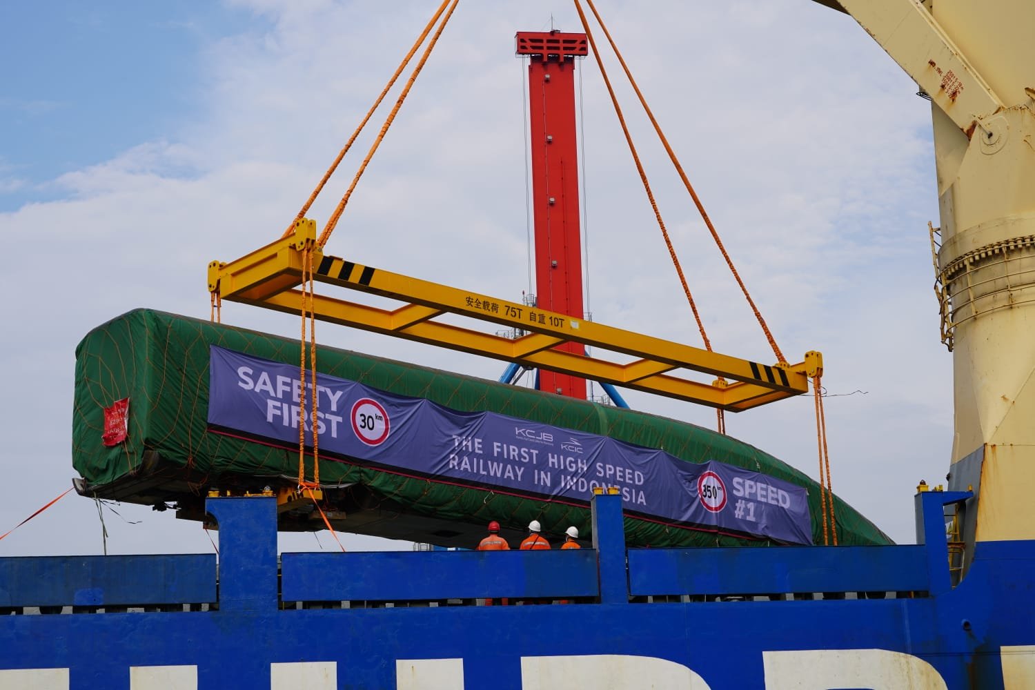 PTP Nonpetikemas Cetak Kinerja Gemilang di Semester I 2025: Throughput Melonjak, Target 2025 Optimis Tercapai - Teropong Rakyat