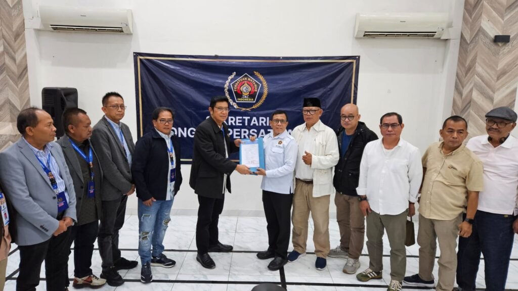 Portal Berita Indonesia dan Dunia Terkini Hari Ini, Update Harian Terbaru, Terlengkap, Tajam, Aktual dan Berimbang. Kongres PWI 2025: Hendry Ch Bangun Mendaftar, Tegaskan Independen dan Persatuan - Teropong Rakyat