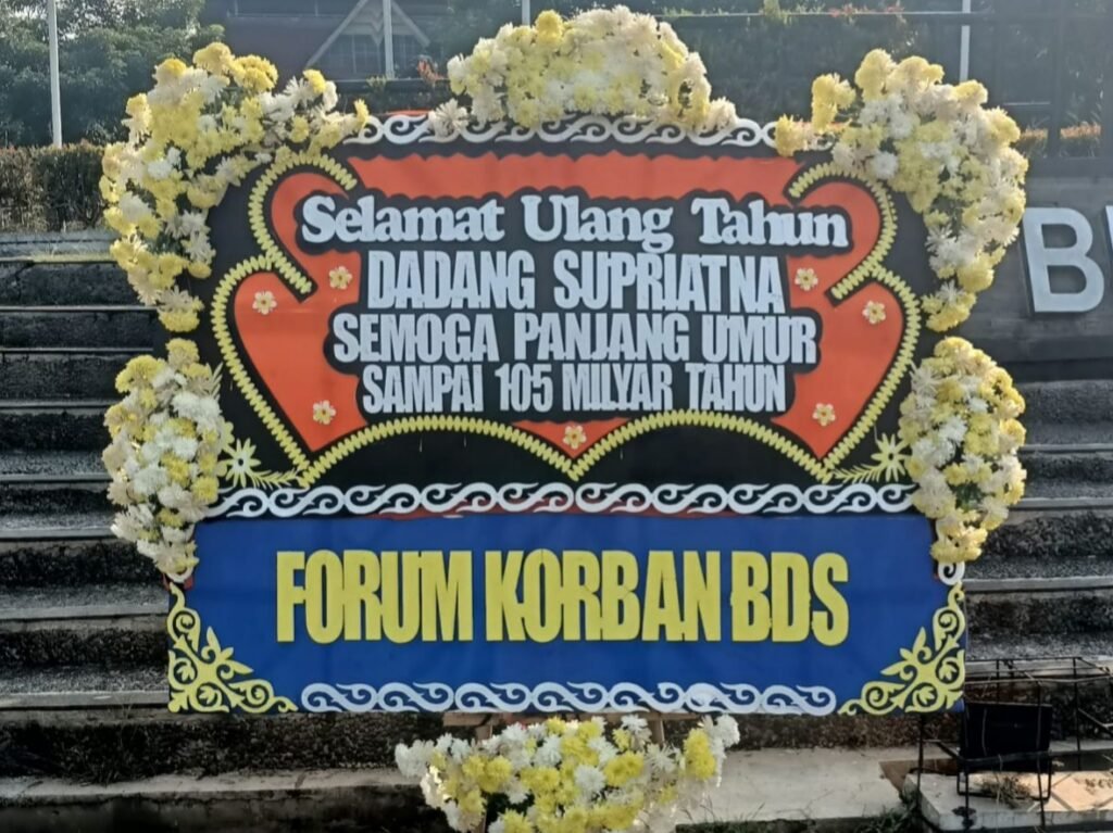 Portal Berita Indonesia dan Dunia Terkini Hari Ini, Update Harian Terbaru, Terlengkap, Tajam, Aktual dan Berimbang. PT BDS Jadi Sorotan, Karangan Bunga 'Menyentil' Bupati Bandung di Hari Ulang Tahun - Teropong Rakyat