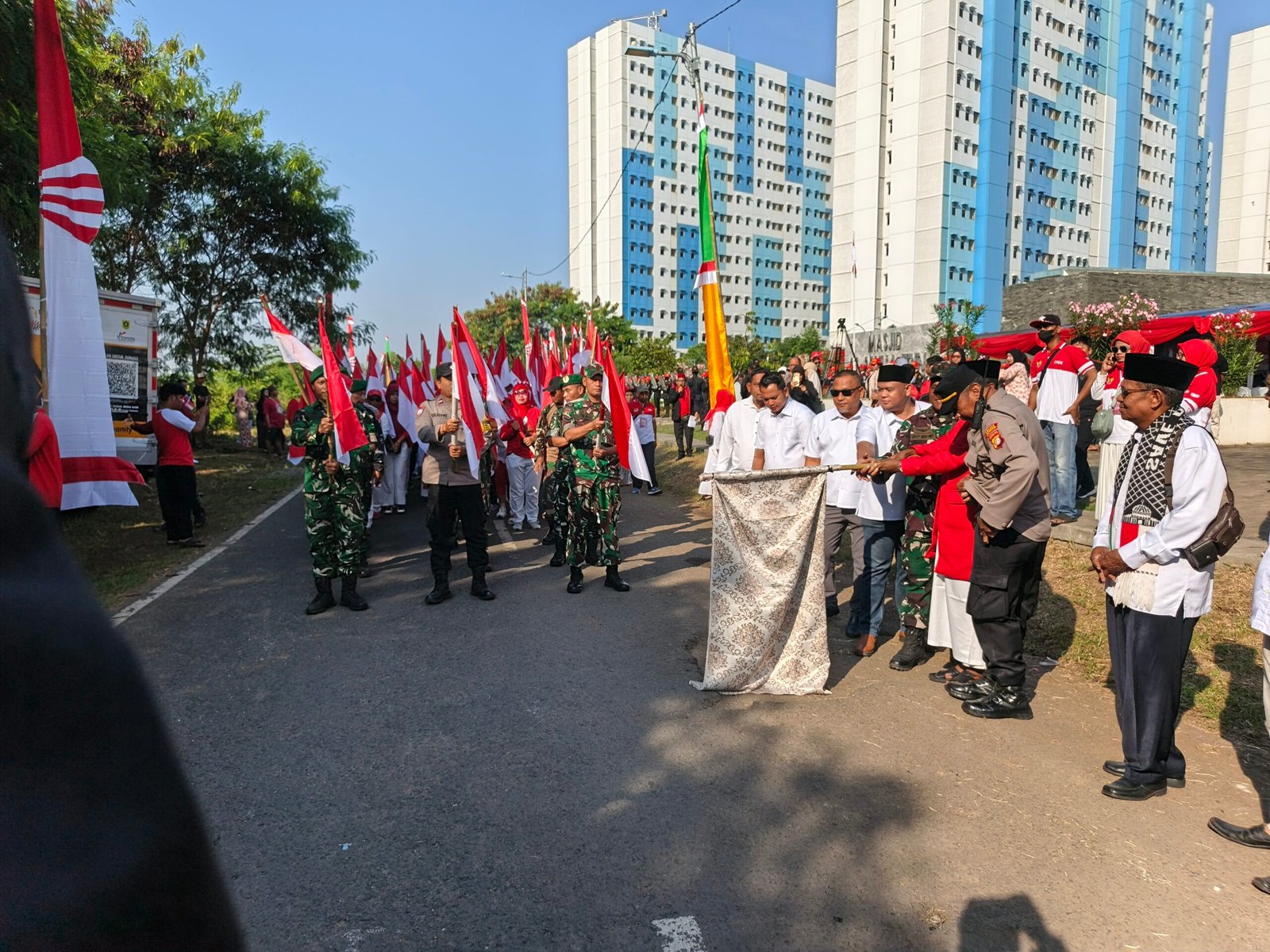 Kirab Merah Putih & Dzikir Kebangsaan Semarakkan HUT RI ke-80 di Rusunawa Nagrak oleh IMSI dan GPS - Teropong Rakyat