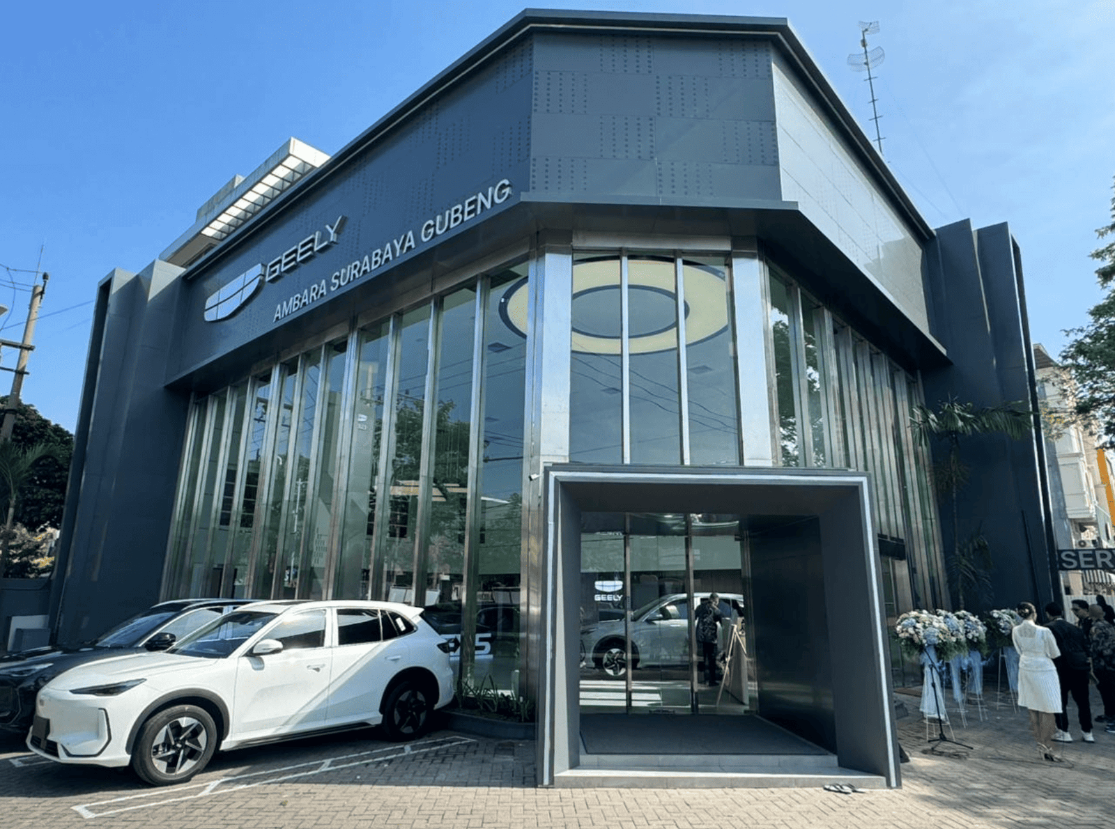 Perluas Jaringan ke Jawa Timur, Geely Auto Indonesia Resmikan Diler Pertama di Surabaya