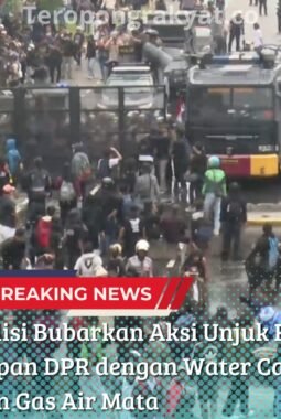 Polisi Bubarkan Aksi Unjuk Rasa di Depan DPR dengan Water Cannon dan Gas Air Mata