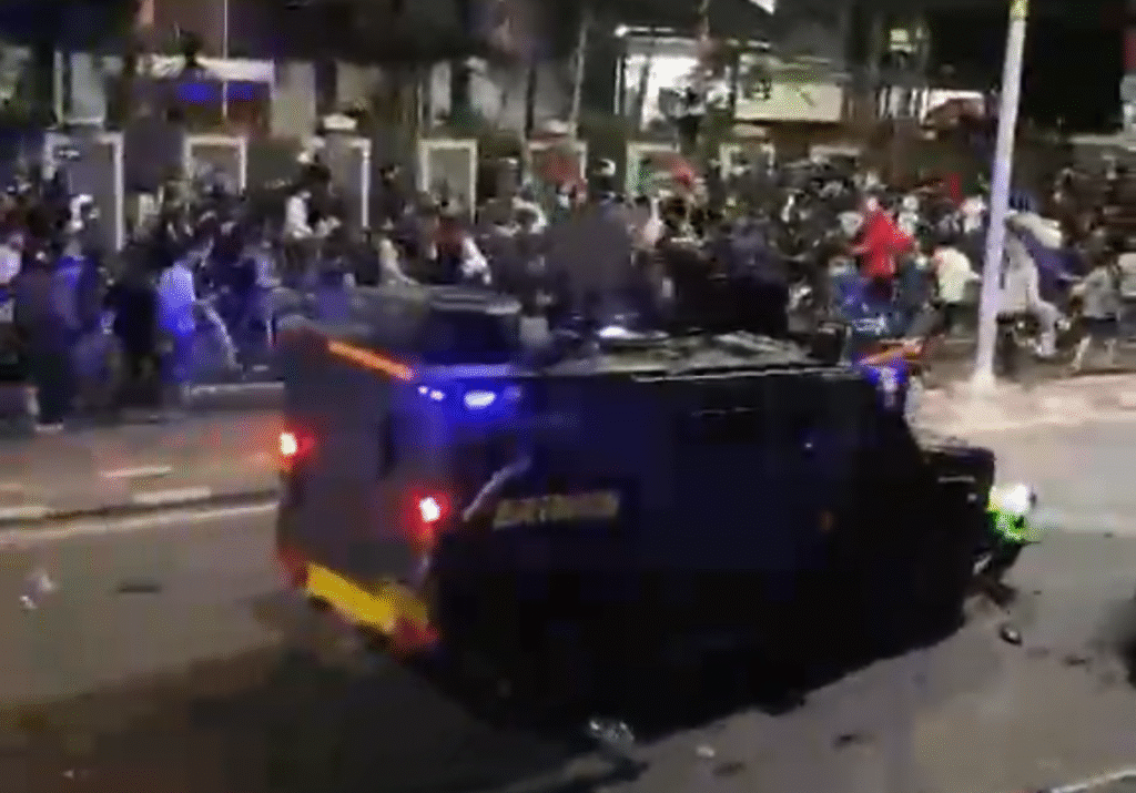 Ojol Tewas Terlindas Rantis Polisi Saat Aksi Unjuk Rasa di Senayan - Teropong Rakyat