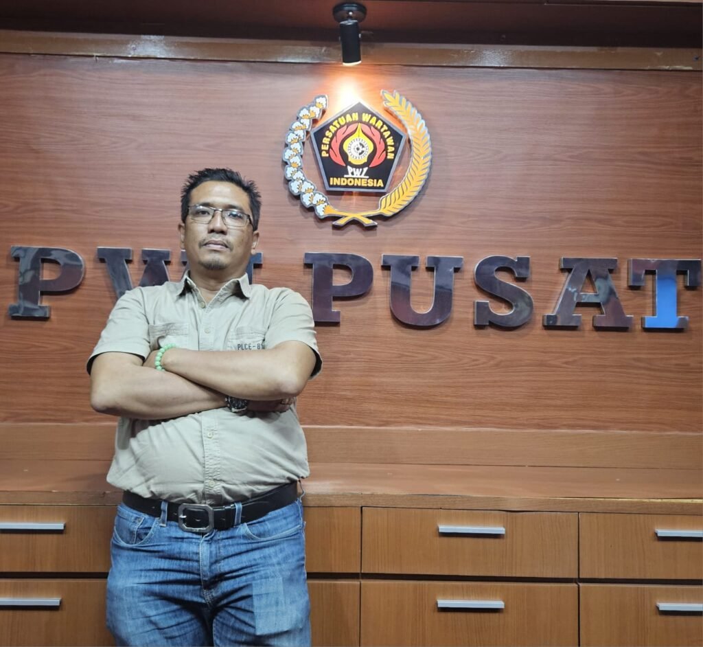 Dualisme PWI Usai, Kornel Tanggalkan Kursi Ketua PWI Jakbar - Teropong Rakyat