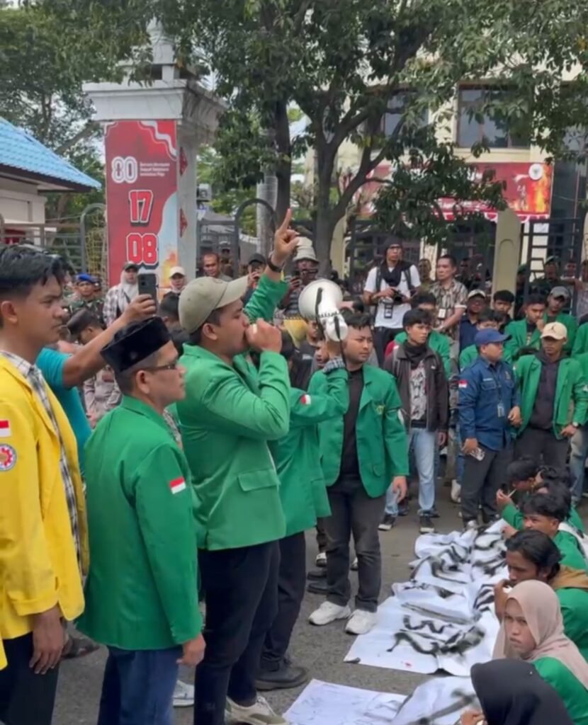 Mahasiswa Pase Sindir Istri Pejabat Pemko Lhokseumawe Bergaya Hedon - Teropong Rakyat