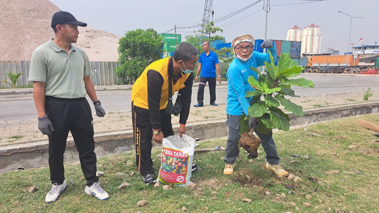 Portal Berita Indonesia dan Dunia Terkini Hari Ini, Update Harian Terbaru, Terlengkap, Tajam, Aktual dan Berimbang. Harhubnas 2025: Pelabuhan Sunda Kelapa Berkomitmen Jadi Pelabuhan Ramah Lingkungan - Teropong Rakyat