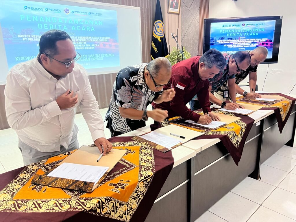 Portal Berita Indonesia dan Dunia Terkini Hari Ini, Update Harian Terbaru, Terlengkap, Tajam, Aktual dan Berimbang. Kolaborasi untuk Kemajuan Pelabuhan Cirebon: KSOP dan Stakeholder Wujudkan Standardisasi Fasilitas Dermaga - Teropong Rakyat
