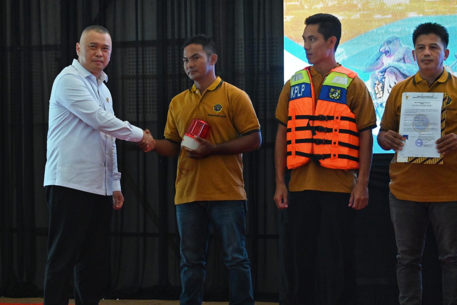 Inovasi untuk Nelayan: Menhub Dudy Tingkatkan Keselamatan Pelayaran dengan E-Pas Kecil dan Pelatihan Berlayar