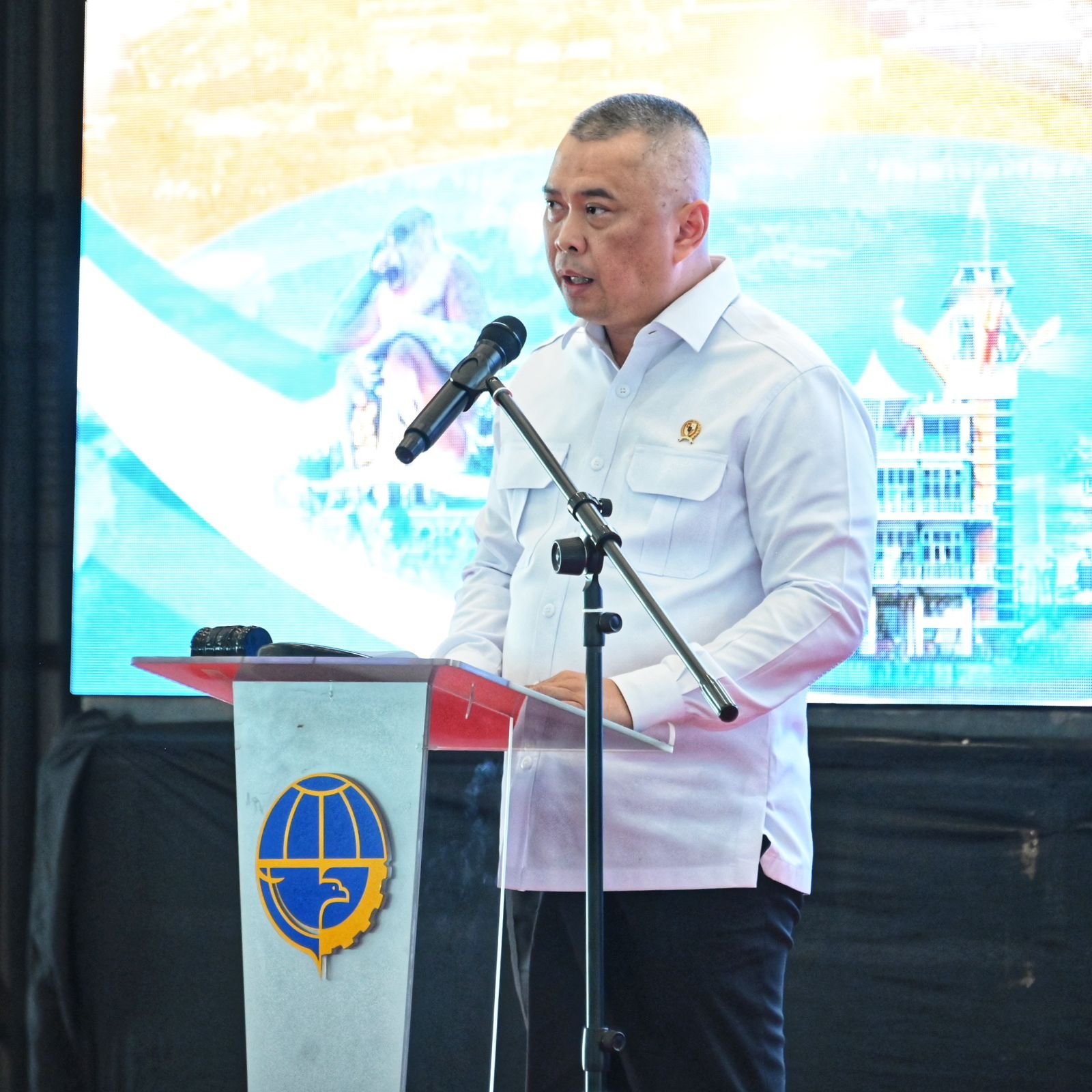 Inovasi untuk Nelayan: Menhub Dudy Tingkatkan Keselamatan Pelayaran dengan E-Pas Kecil dan Pelatihan Berlayar - Teropong Rakyat