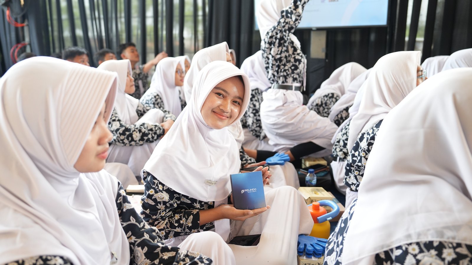 Masa Depan Maritim di Tangan Generasi Muda: Pelindo Solusi Logistik Bekali Siswa dengan Inspirasi dan Teknologi - Teropong Rakyat