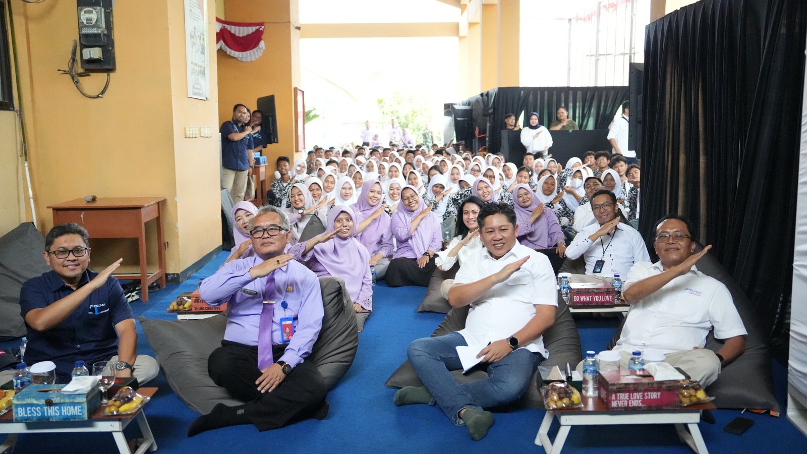 Masa Depan Maritim di Tangan Generasi Muda: Pelindo Solusi Logistik Bekali Siswa dengan Inspirasi dan Teknologi - Teropong Rakyat