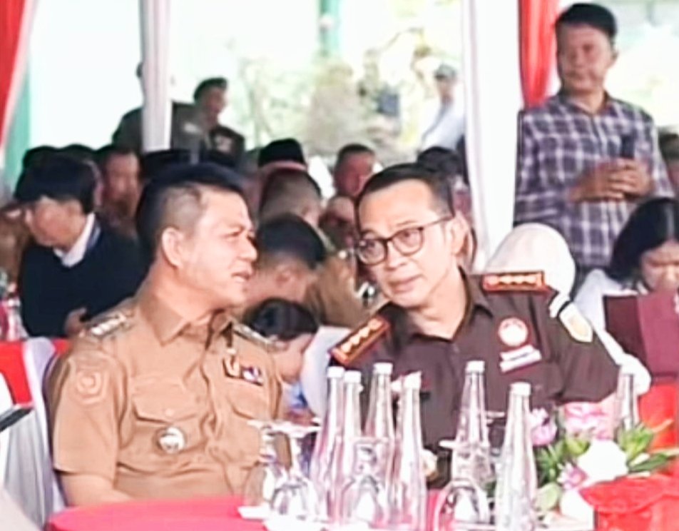 Momen Foto Kebersamaan Bupati dan Kajari di Tengah Sorotan Konflik Kepentingan Penanganan Kasus Hukum - Teropong Rakyat