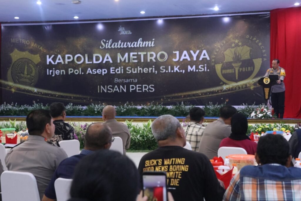 Portal Berita Indonesia dan Dunia Terkini Hari Ini, Update Harian Terbaru, Terlengkap, Tajam, Aktual dan Berimbang. Kapolda Metro Jaya Tegaskan Komitmen Kolaborasi dengan Media Lewat Program “Jaga Jakarta” - Teropong Rakyat