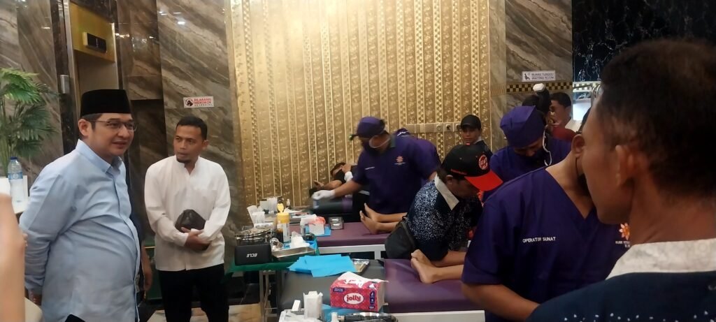 Warga Sunter Agung Antusias Ikuti Khitanan Massal Yayasan Uniq Subulussalam Nusantara - Teropong Rakyat