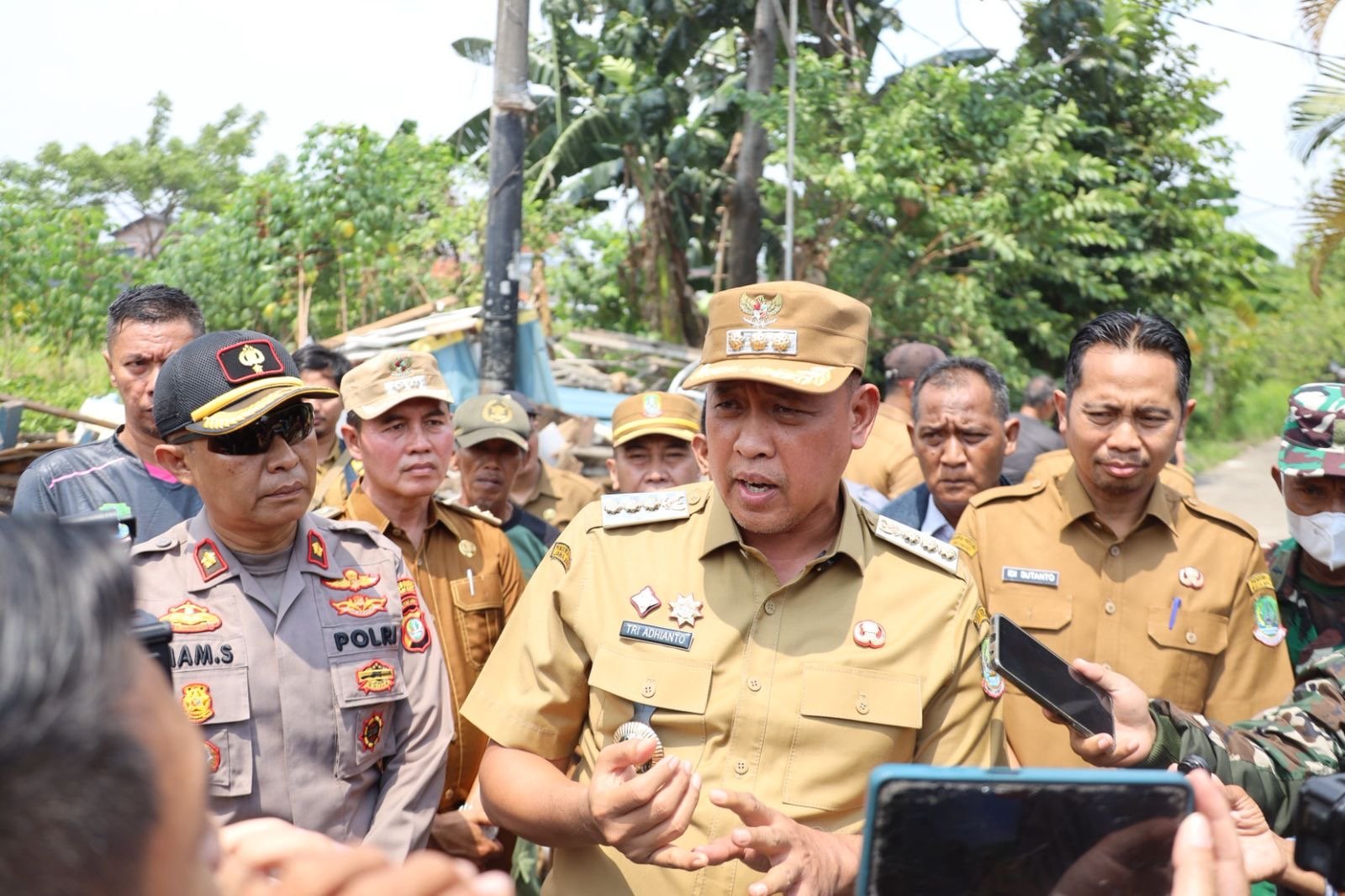 Wali Kota Bekasi Pantau Penertiban 300 Bangunan di Atas Saluran PJT di Wisma Asri, Dorong Pembangunan Infrastruktur Berkelanjutan