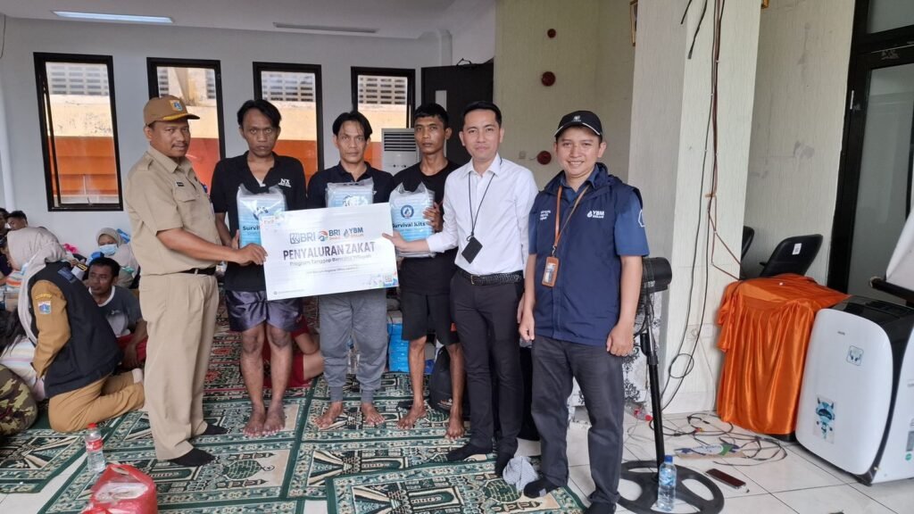 Kebakaran Tangki: 1.268 Warga Dibantu BRI dan YBM Brilian - Teropong Rakyat