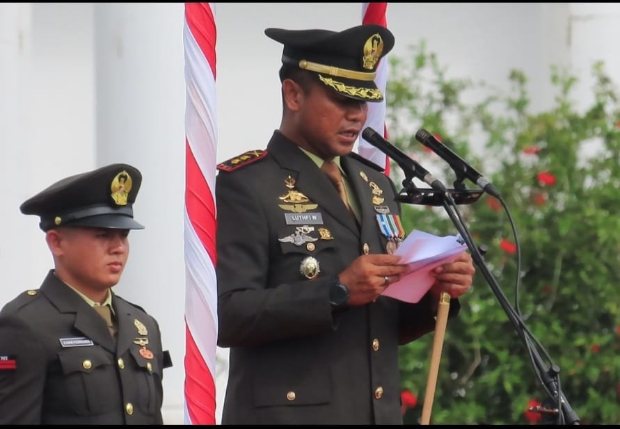 Portal Berita Indonesia dan Dunia Terkini Hari Ini, Update Harian Terbaru, Terlengkap, Tajam, Aktual dan Berimbang. Kodim 1710/Mimika Bersama Satuan TNI Se-Garnisun Timika Gelar Upacara HUT Ke-80 TNI Tahun 2025 - Teropong Rakyat