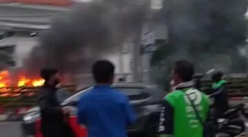 Sebuah Angkot Terbakar di Dekat Lapas Paledang, Warga Bogor Panik