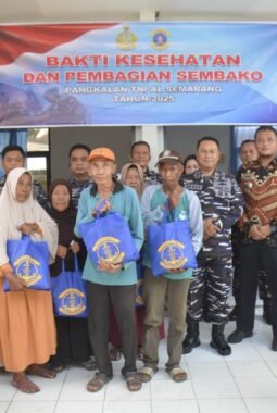 TNI AL Gelar Bhakti Kesehatan dan Bagikan Sembako untuk Warga Pesisir Kendal