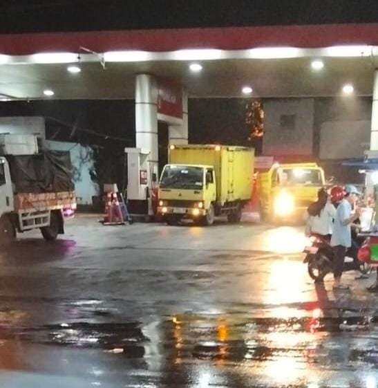 Penyalahgunaan BBM Subsidi Terjadi di Cibinong, Mobil Elf Modifikasi Angkut Ribuan Liter Solar - Teropong Rakyat