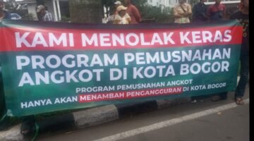 Demo Sopir Angkot Tolak Program Pemusnahan di Balai Kota Bogor Sebabkan Kemacetan Parah