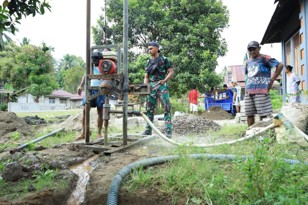 Portal Berita Indonesia dan Dunia Terkini Hari Ini, Update Harian Terbaru, Terlengkap, Tajam, Aktual dan Berimbang. Atasi Krisis Air Bersih, Satgas TMMD Ke-126 Kodim 1505/Tidore Bangun 4 Titik Sumur Bor di Oba Selatan "TNI Manunggal Air" - Teropong Rakyat