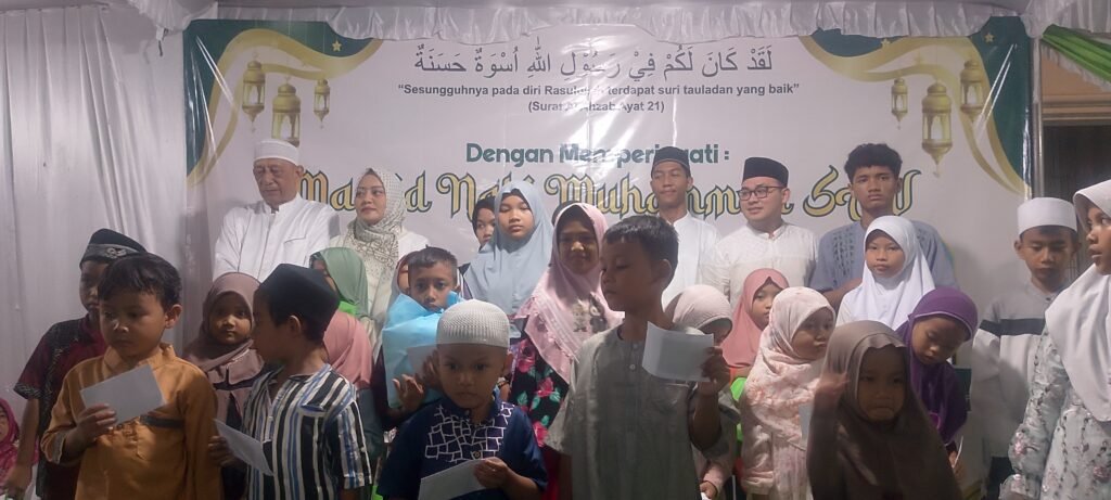 Portal Berita Indonesia dan Dunia Terkini Hari Ini, Update Harian Terbaru, Terlengkap, Tajam, Aktual dan Berimbang. Keluarga Besar H. Glend Sutrisno Jaku dan Hj. Rosa Rosiani Gelar Maulid Nabi SAW 1447 H, Santunan Anak Yatim, dan Apresiasi Tokoh Masyarakat - Teropong Rakyat