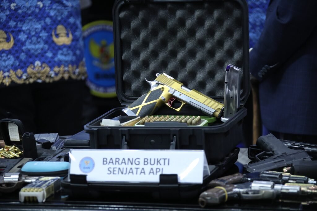 Portal Berita Indonesia dan Dunia Terkini Hari Ini, Update Harian Terbaru, Terlengkap, Tajam, Aktual dan Berimbang. Gelar Operasi Bersama, BNN Bentuk Sinergitas dengan TNI, Polri Berantas dan Pulihkan Kampung Narkoba - Teropong Rakyat